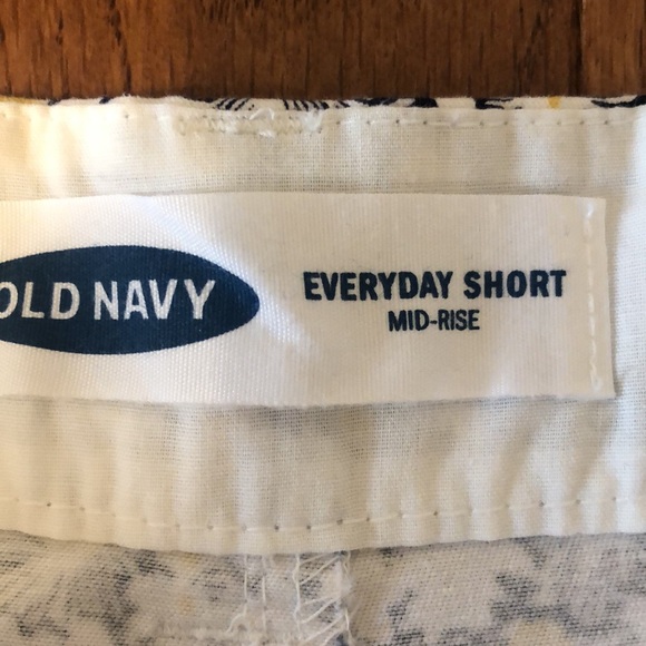 Old Navy Everyday Shorts - Picture 3 of 5